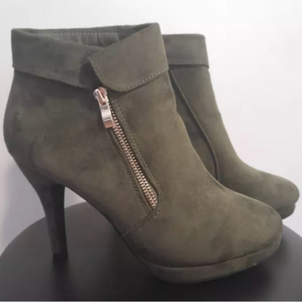TrendsUp Collection Faux suede green 3.5” heel booties.
